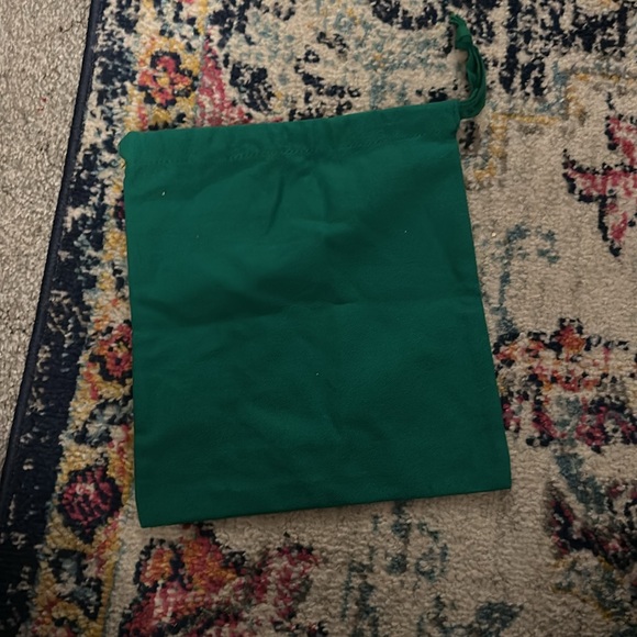 Arbonne // green drawstring bag with golden Arbonne logo - Picture 2 of 2